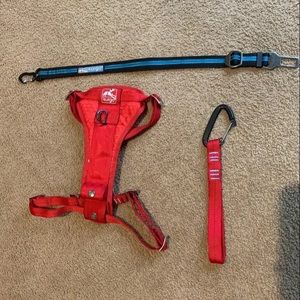 Kurgo dog car safety. Seatbelt tether and enhanced strength tru-fit car harness.